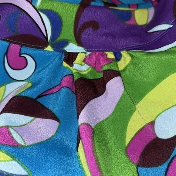 Colorful Womens 2-Piece Outfit With Abstract Print - Short-Sleeve Top & Elastic - Picture 3 of 10